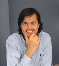 Luciano Kay headshot